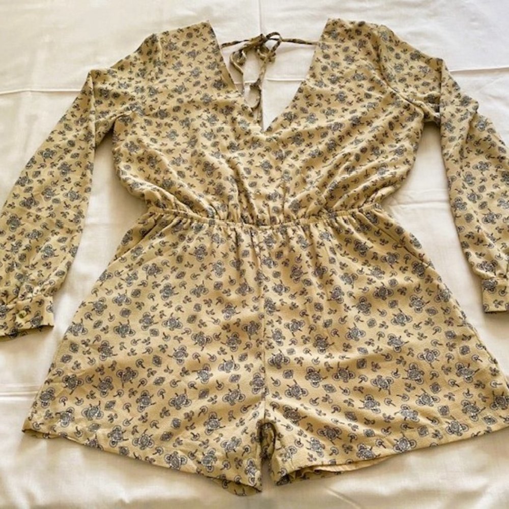 The Hanger  Women's Romper Dress Large  Beige Lined lightweight long sleeves